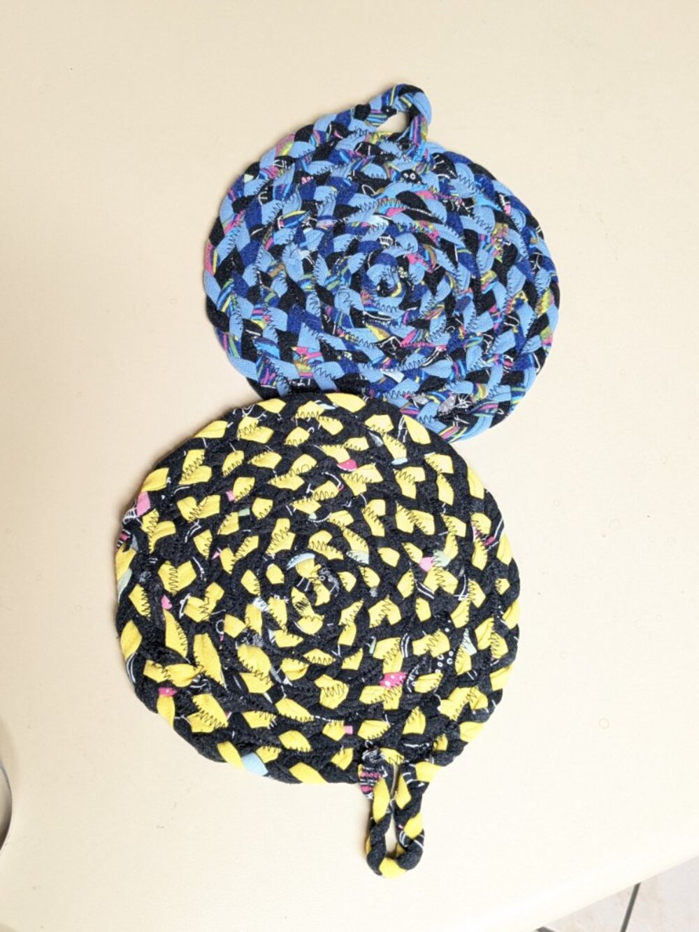 Set of Two Handmade Pot Holders Rag Rug Style - Picture 8 of 8